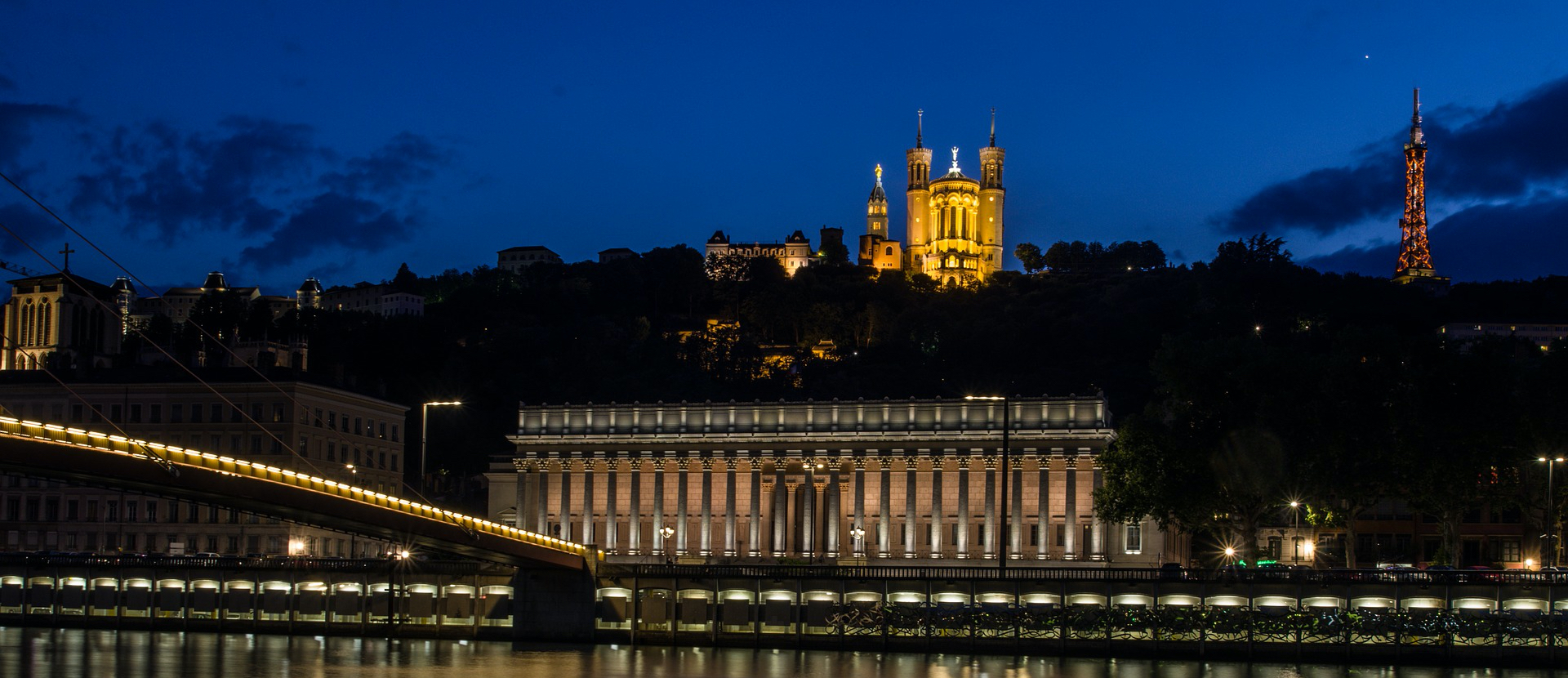 Visiter Lyon la Nuit Balade Nocturne en Bus Lyon by Night