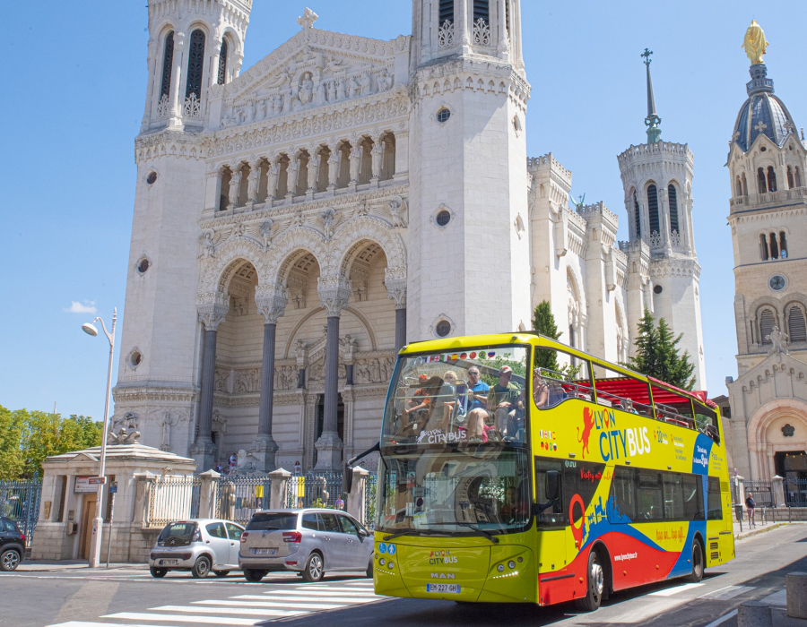 visiter-lyon-en-bus.jpg