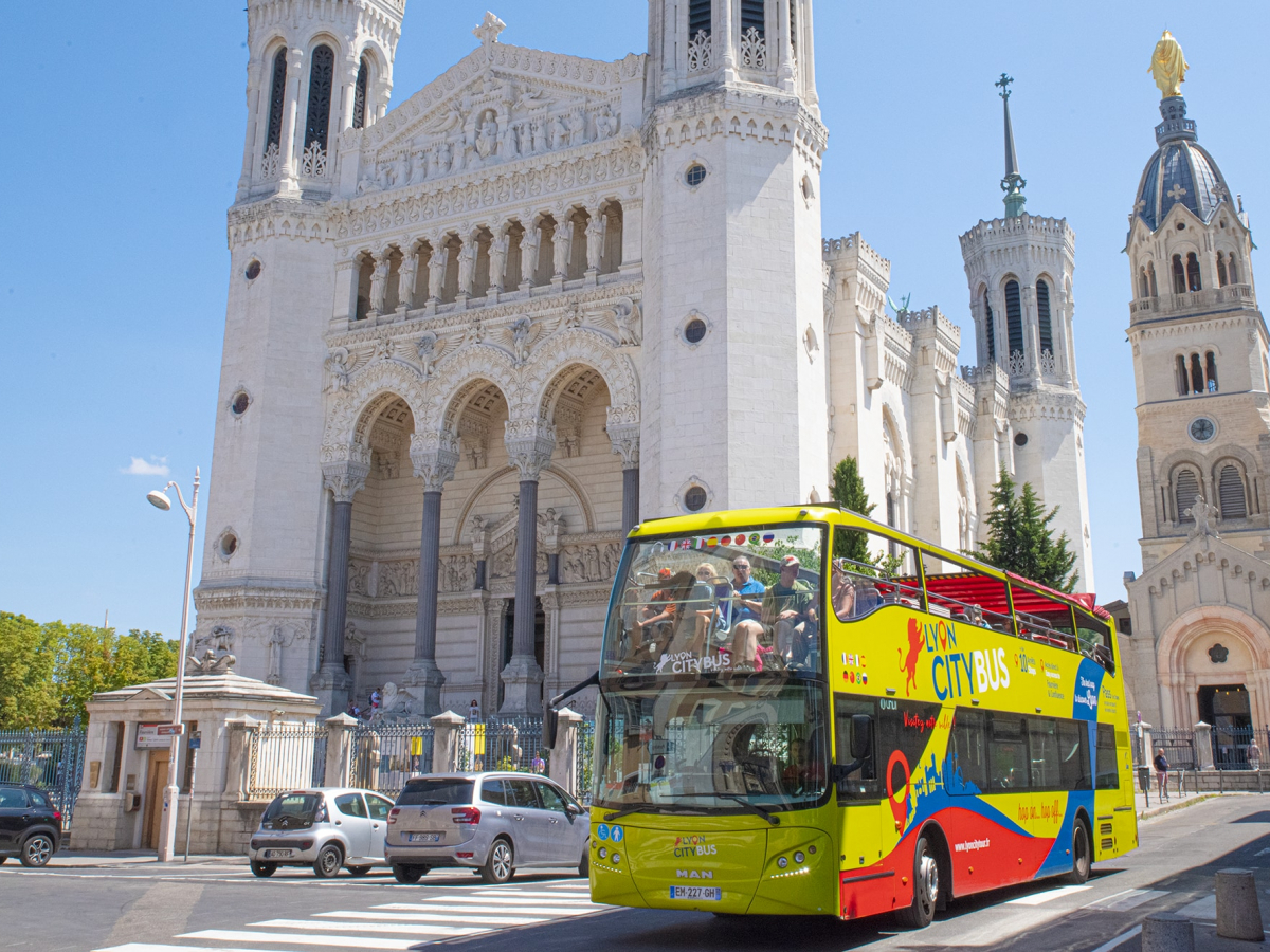 visiter-lyon-en-bus.jpg